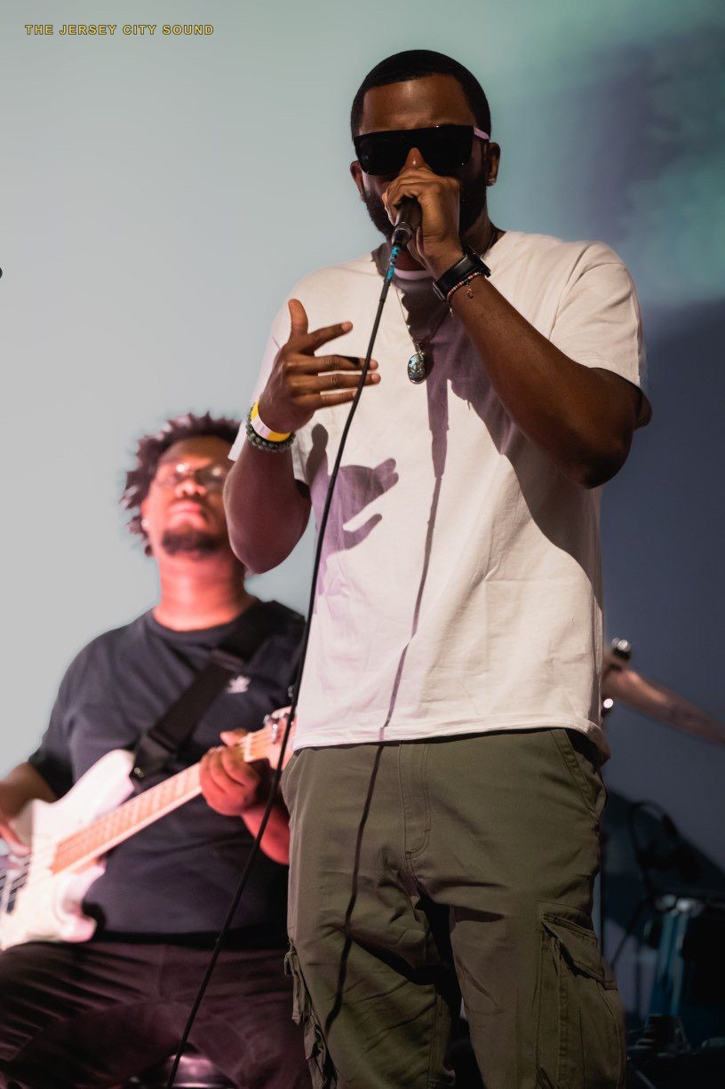 DJ DX performing live at Roots Unplugged